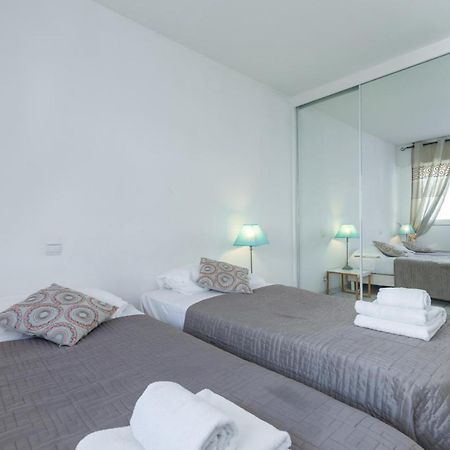 Cannes Beachfront Terrace: Bright Two-Bedroom with Sea Views Exterior photo