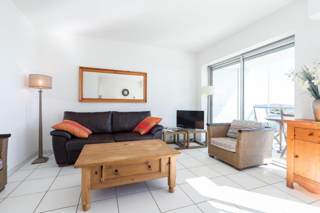 Cannes Beachfront Terrace: Bright Two-Bedroom with Sea Views Exterior photo