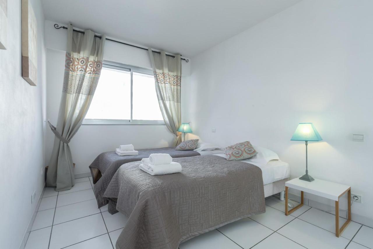 Cannes Beachfront Terrace: Bright Two-Bedroom with Sea Views Exterior photo